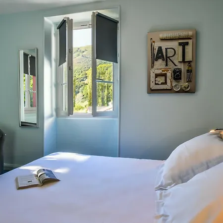 D'hotes Iguzkian فندق مبيت وإفطار 2*