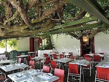 D'hotes Iguzkian فندق مبيت وإفطار 2*