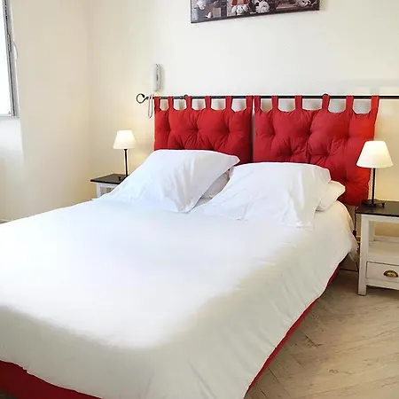 D'hotes Iguzkian فندق مبيت وإفطار 2*